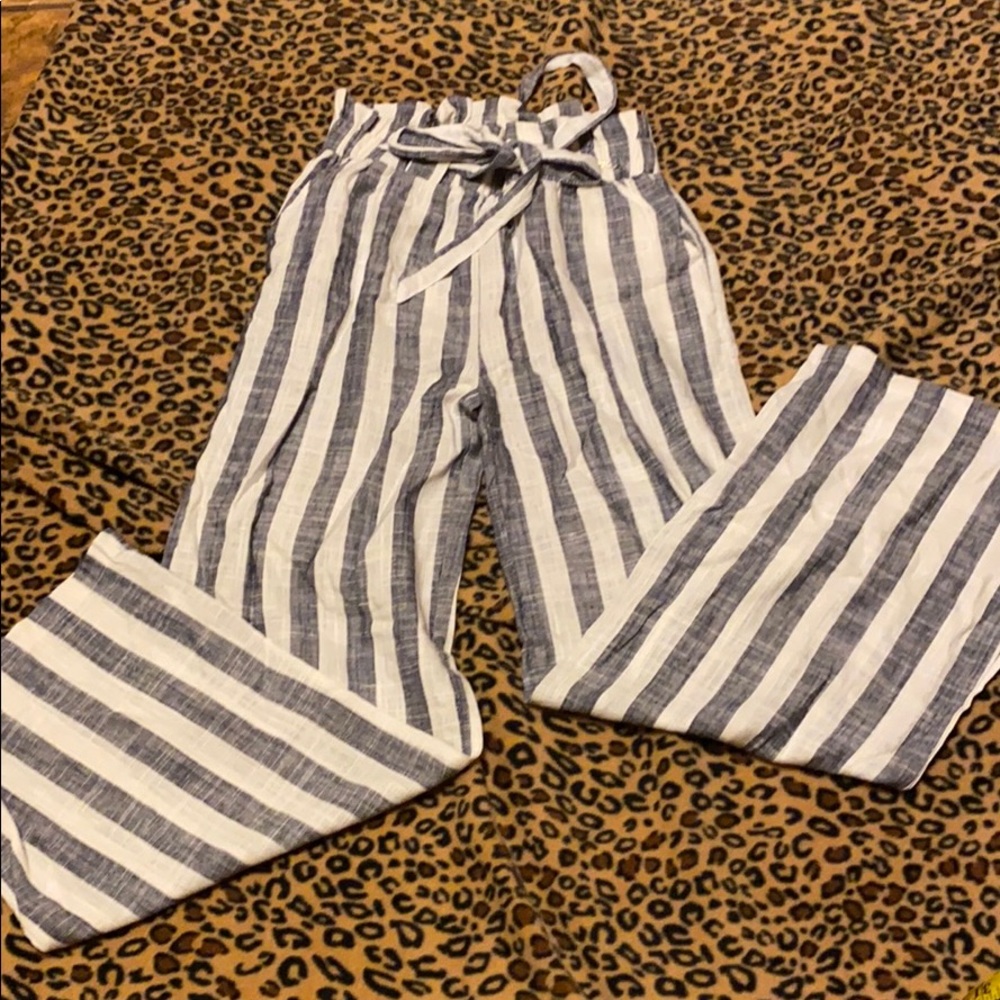 Casual modern style striped pants size medium